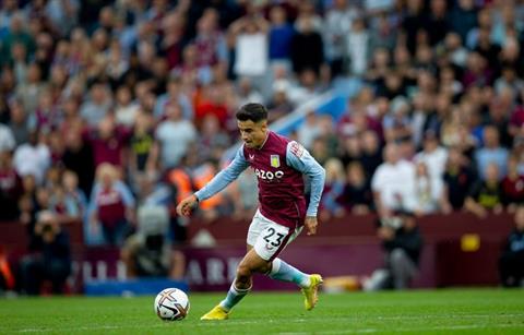 Carragher chỉ trích trọng tài vì tước bàn thắng của Aston Villa